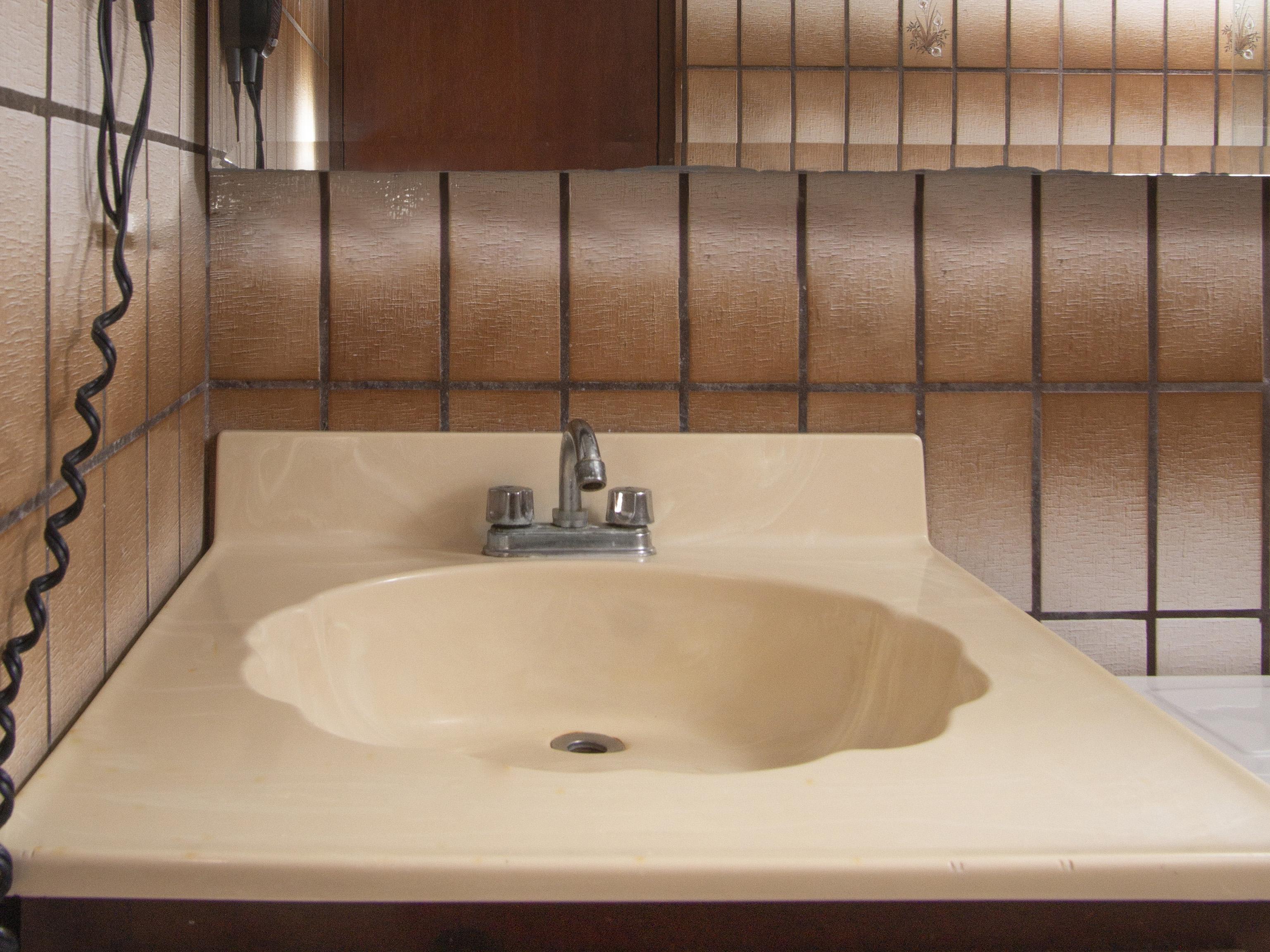 Oyo Hotel Hacienda Don Luis, Розаріто Екстер'єр фото A typical American bathroom sink