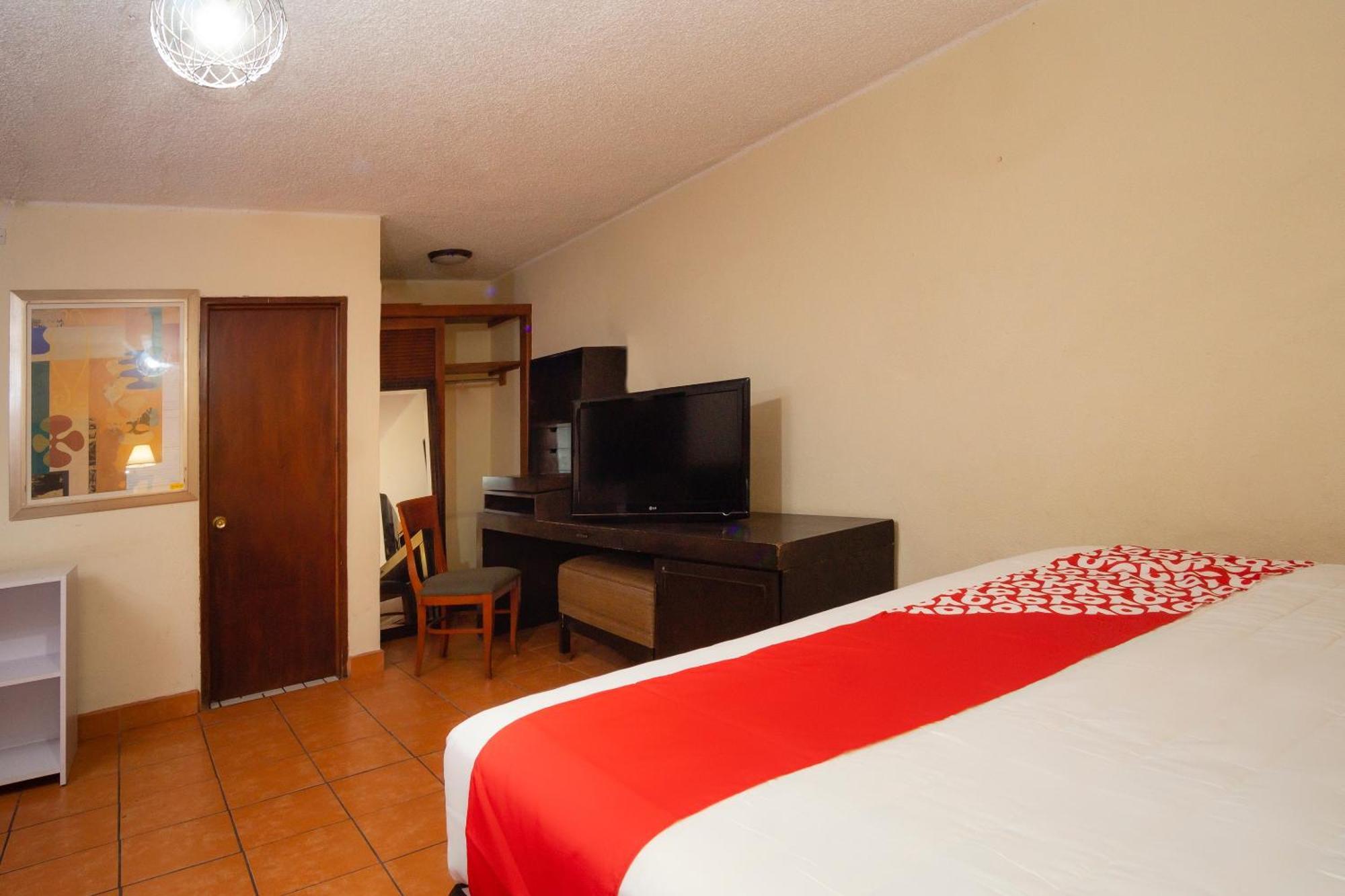 Oyo Hotel Hacienda Don Luis, Розаріто Екстер'єр фото A typical OYO hotel room in Mexico City