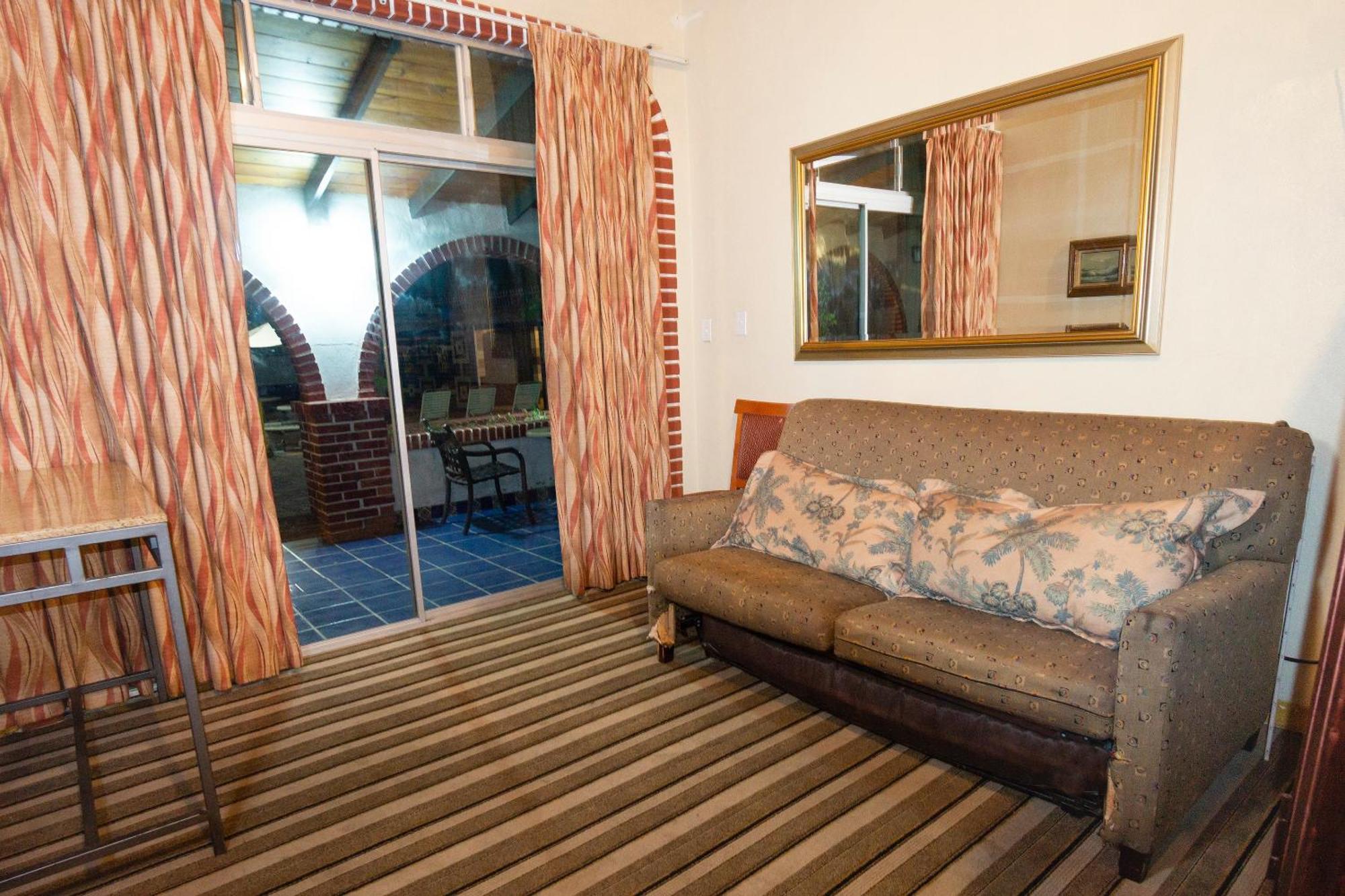 Oyo Hotel Hacienda Don Luis, Розаріто Екстер'єр фото A room at the hotel
